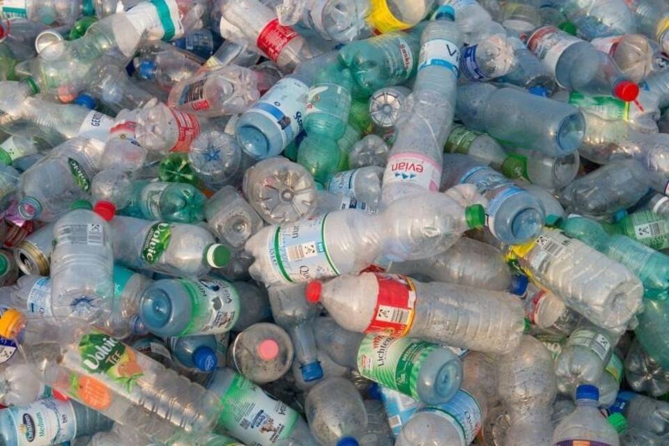 Einwegflaschen aus Plastik
