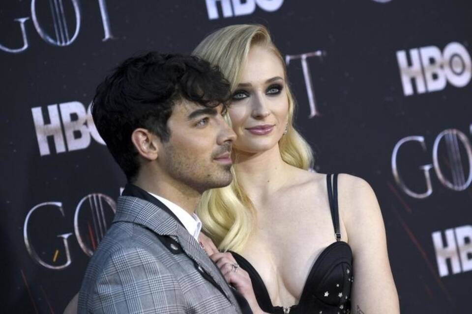 Joe Jonas + Sophie Turner Joe Jonas + Sophie Turner