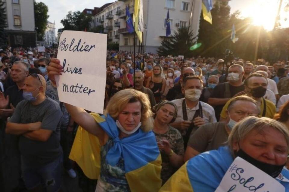 Protest gegen Waffenstillstandsbedingungen Protest gegen Waffenstillstandsbedingungen
