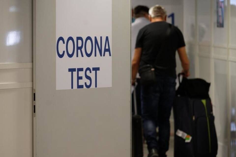Corona-Testzentrum im Flughafen Düsseldorf