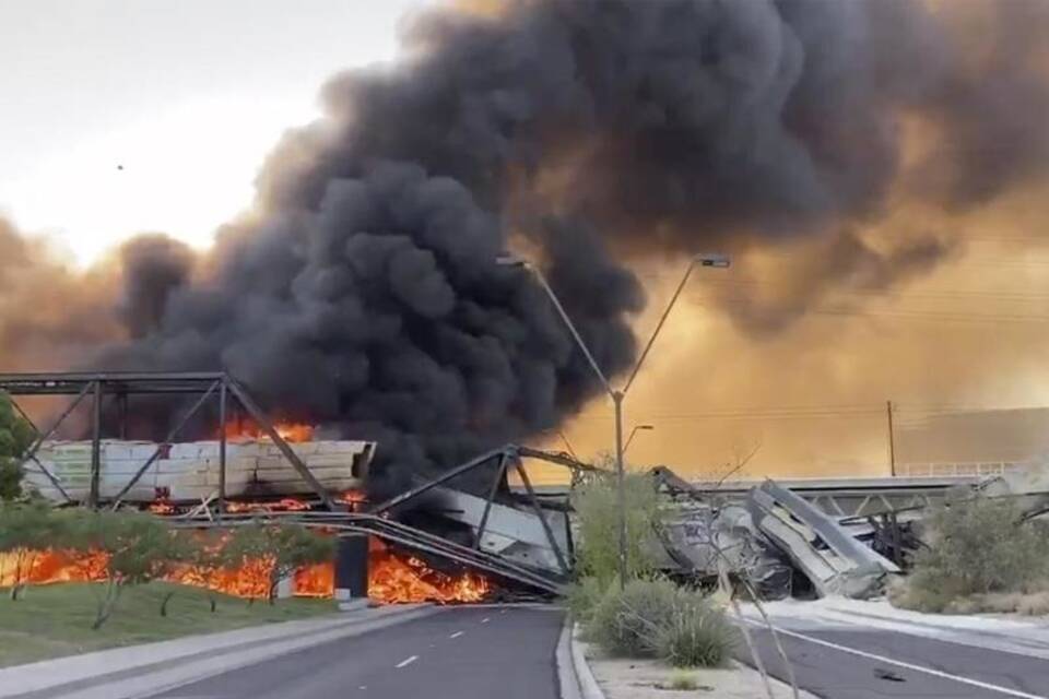 Großbrand nach Zugentgleisung