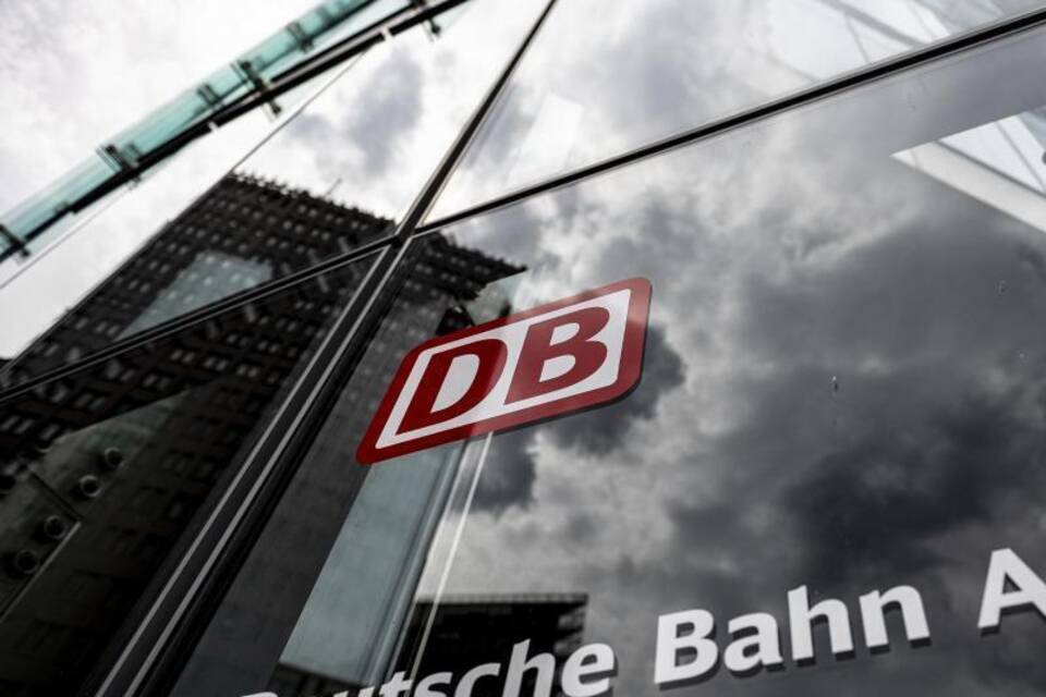Logo der Deutschen Bahn in Berlin Logo der Deutschen Bahn in Berlin