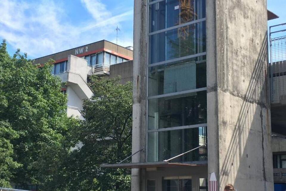 Verdächtiger in Bremen auf Uni-Gebäude Verdächtiger in Bremen auf Uni-Gebäude