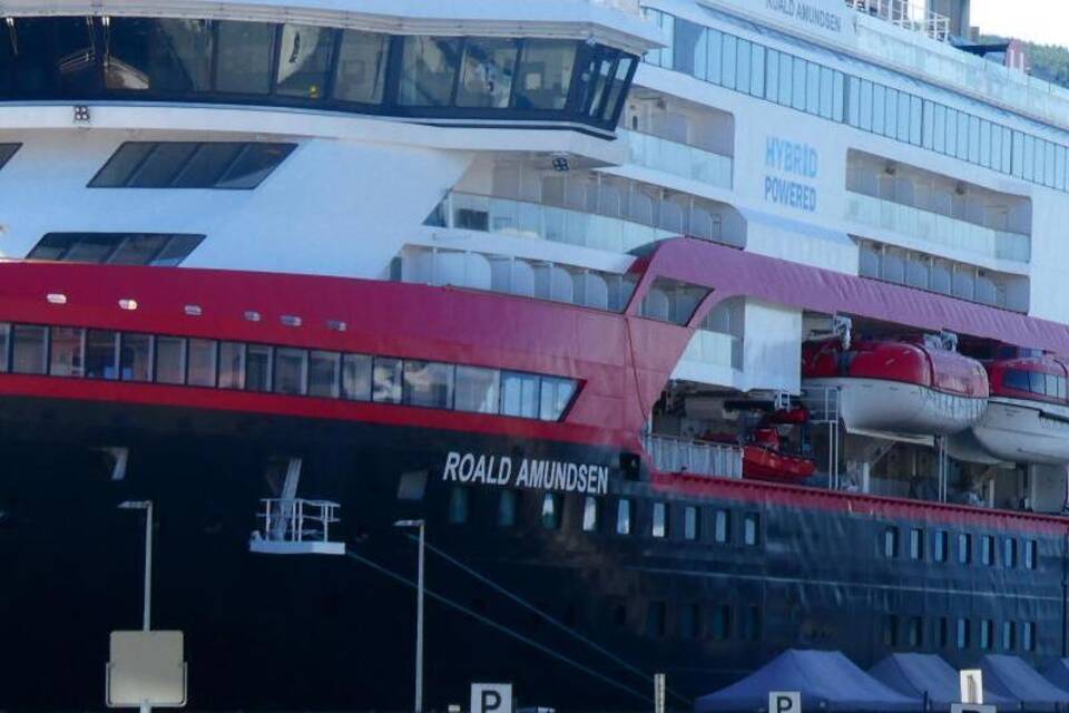 Hurtigrutenschiff "Roald Amundsen" Hurtigrutenschiff "Roald Amundsen"