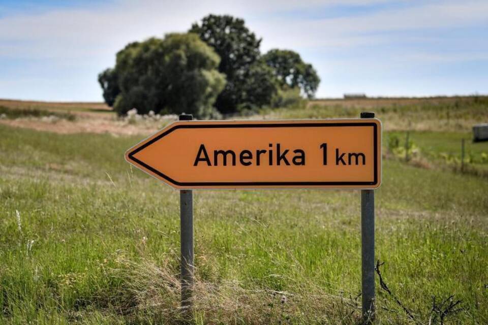 Schild nach Amerika Schild nach Amerika