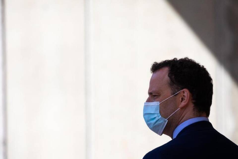 Streit um Geld für Masken Streit um Geld für Masken