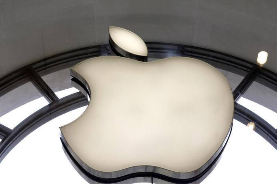 Apple Apple